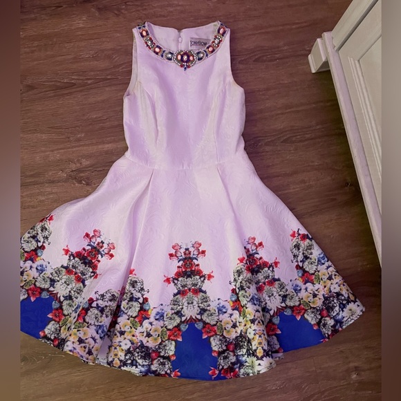 Tony Bowls Dresses & Skirts - Tony Bowls Women’s Bejeweled Collar Floral White Size 8 Mini Formal Dress